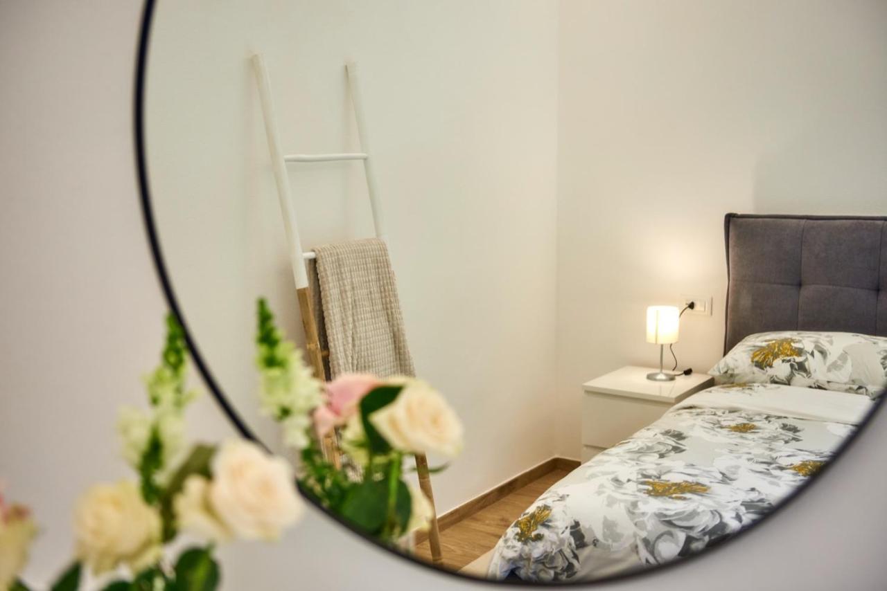 La Casa Di Lucia Apartment Lierna Bagian luar foto